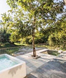 LINE_ALBUM_Suiteroom outdoor bath_211104_4
